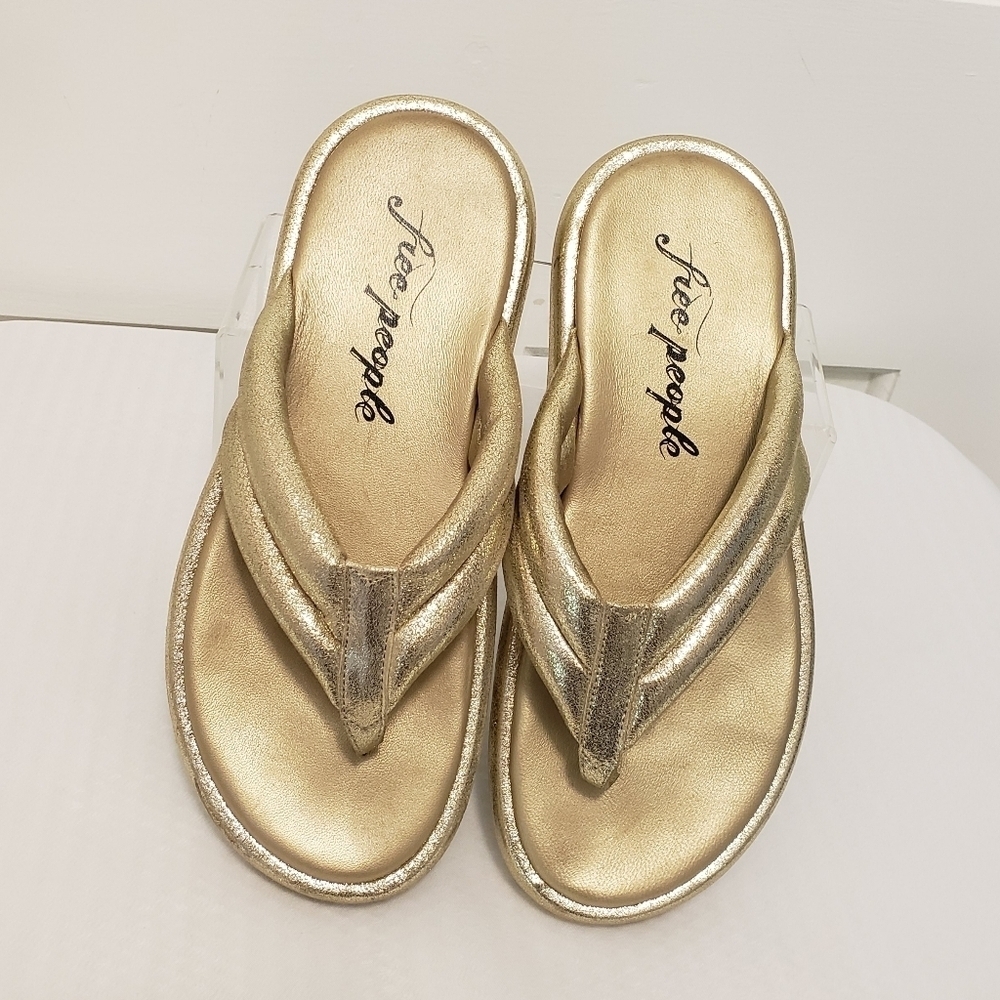 Free People Wonderland Flip Flop Thong LEATHER Size 9-9.5/39 Gold Metallic